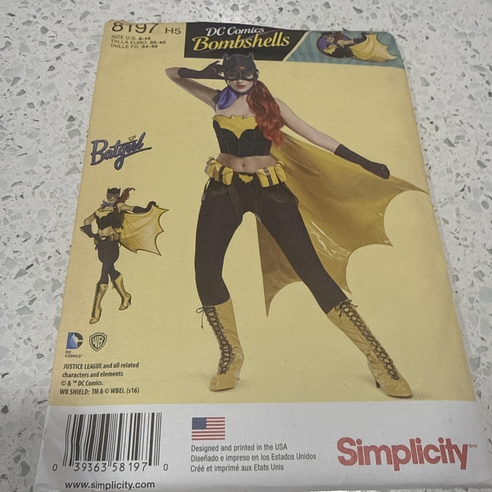 DC Comics Bombshells Batgirl Costume Pattern 8197 H5 Simplicity Uncut US 6-14